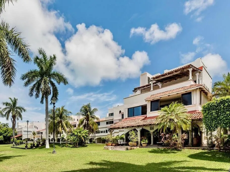 Elegant Lagoon Front Villa By Casa Paraiso Cancun