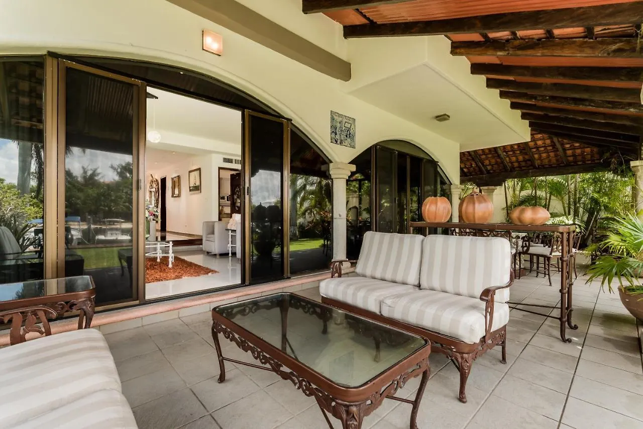 Elegant Lagoon Front Villa By Casa Paraiso Cancún 0*,